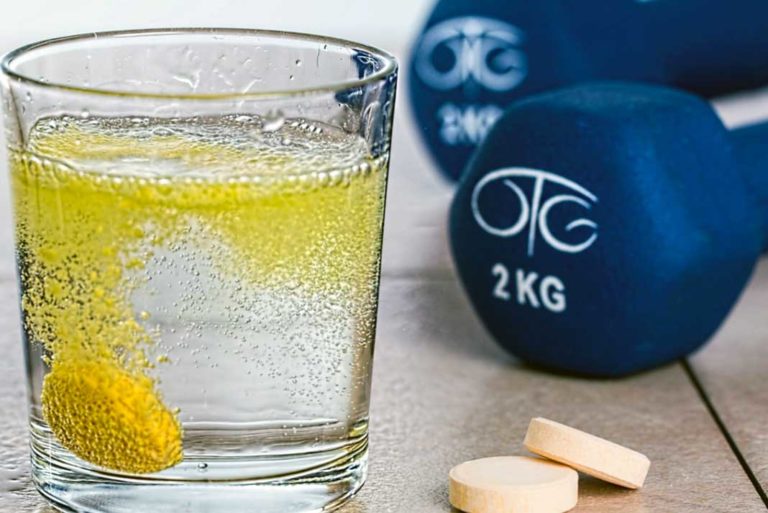 4 vitaminas que complementarán tu rutina de ejercicios en casa